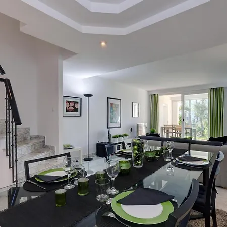 بيت للعطل Frontline Paradise Townhouse