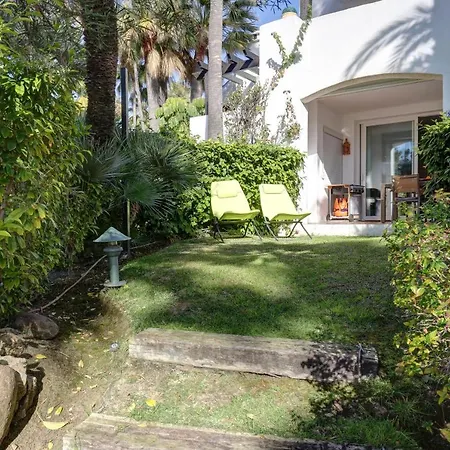 Frontline Paradise Townhouse إِستيبونا