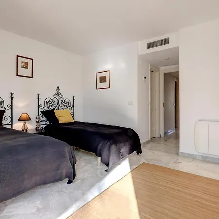 Frontline Paradise Townhouse بيت للعطل إِستيبونا