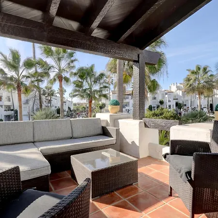 Frontline Paradise Townhouse בית נופש אסטפונה