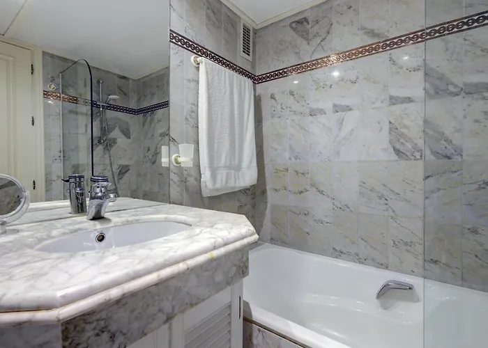 Frontline Paradise Townhouse *