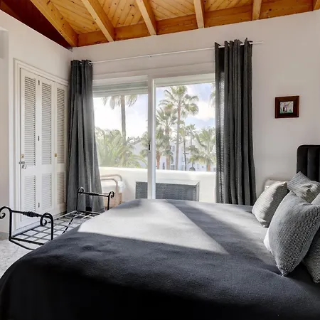 Semesterbostad Frontline Paradise Townhouse *